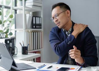 Do atleta ao escritório: as novas dores do ombro moderno