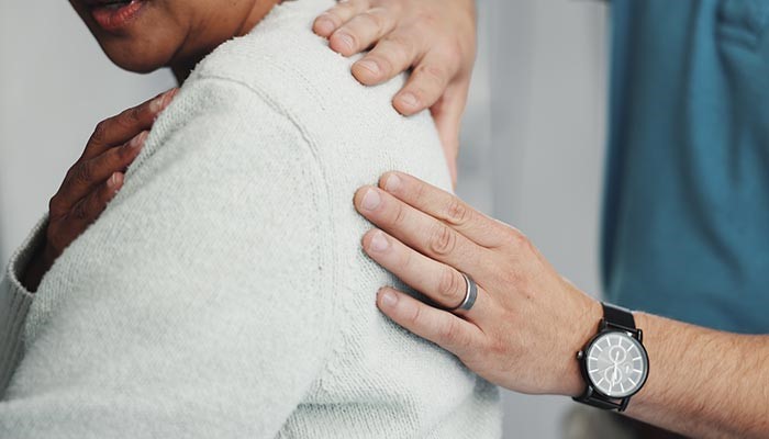 o ombro que estala quando o barulho e normal e quando preocupa